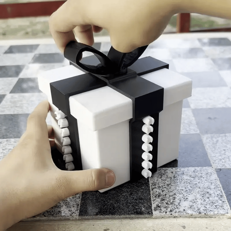 Șurub-Box – Cadoul care nu se lasă deschis ușor